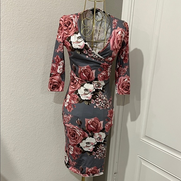 Joe & Elle Dresses & Skirts - Joe & Elle Floral Long Sleeve Dress in Gray and Red